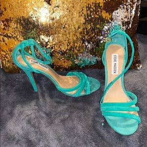 STEVE MADDEN GREEN SUEDE HEELS
